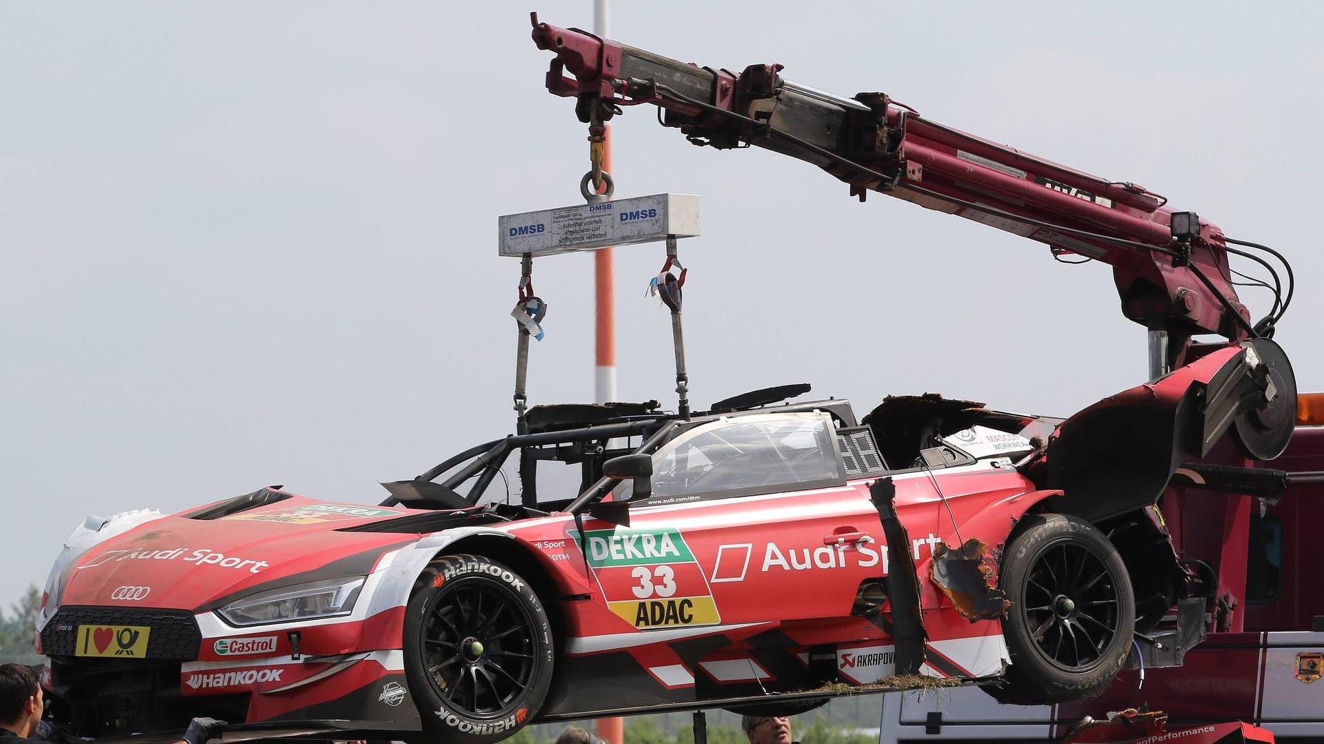 Das Auto von Rene Rast nach seinem Unfall beim DTM Lauf auf dem Lausitzring.