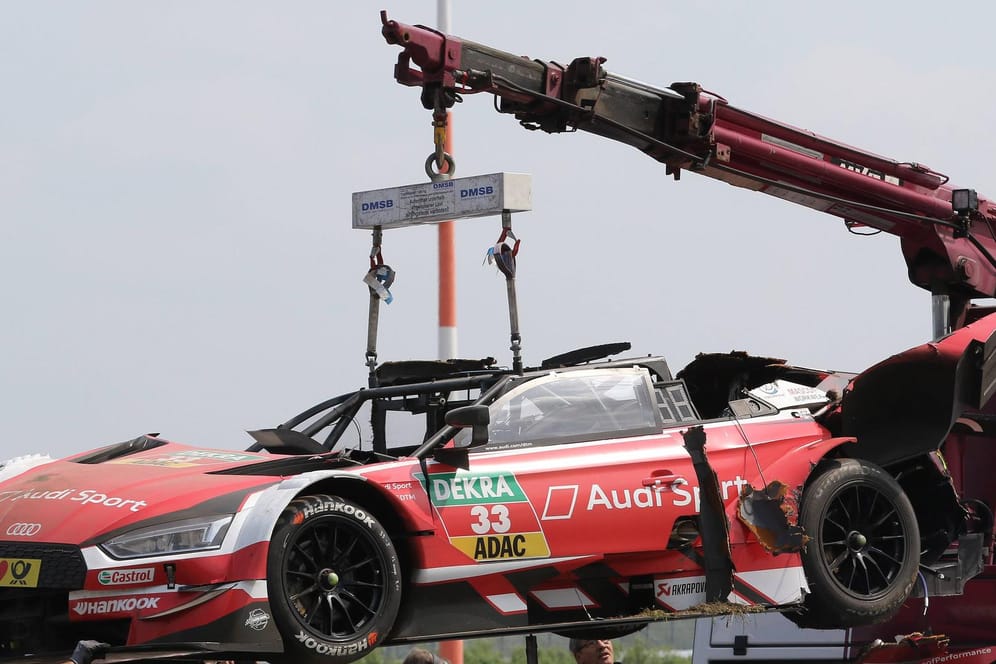 Das Auto von Rene Rast nach seinem Unfall beim DTM Lauf auf dem Lausitzring.