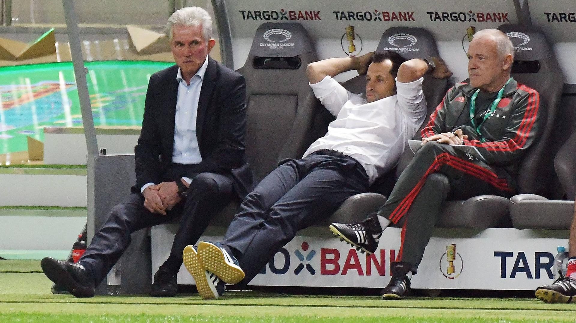 von links: Trainer Jupp Heynckes, Hasan Salihamidzic, Co-Trainer Hermann Gerland.