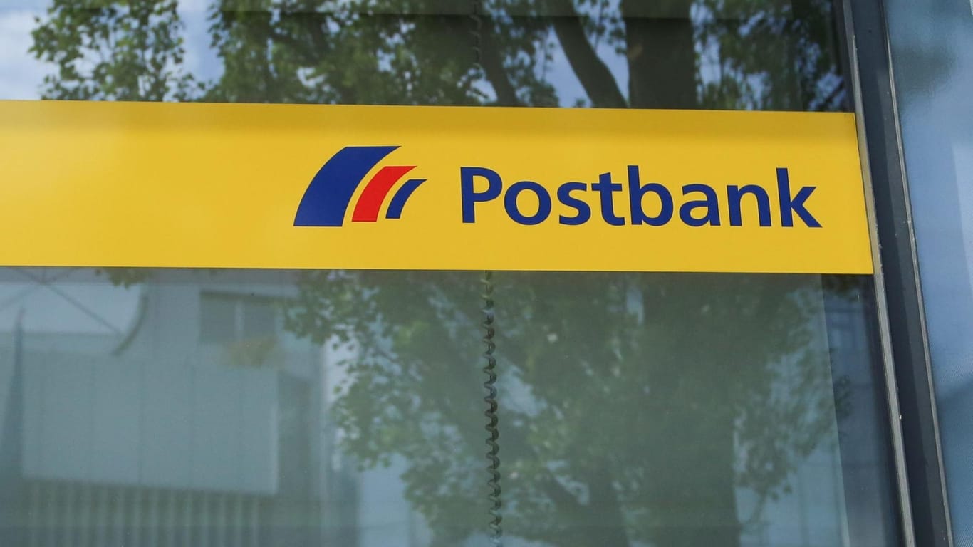 Eine Postbank-Fililale: Dies wird zukünftig ein selteneres Bild in deutschen Städten.