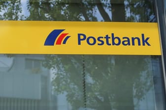 Eine Postbank-Fililale: Dies wird zukünftig ein selteneres Bild in deutschen Städten.