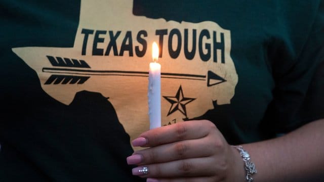Öffentliches Gebet nach dem Amoklauf in einer High School in Texas. Öffentliches Gebet nach dem Amoklauf in einer High School in Texas.