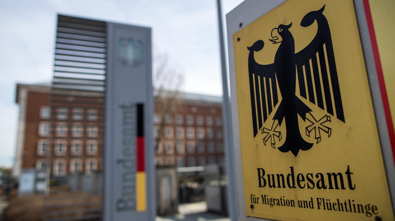 Das BAMF in Nürnberg: Nach dem Skandal in Bremen gibt es auch in zehn weiteren Ämtern Auffälligkeiten.