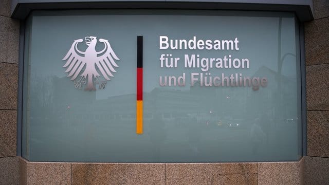 Blick auf eine BAMF-Außenstelle. Blick auf eine BAMF-Außenstelle.