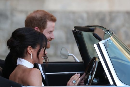Harry und Meghan auf dem Weg zur Party.