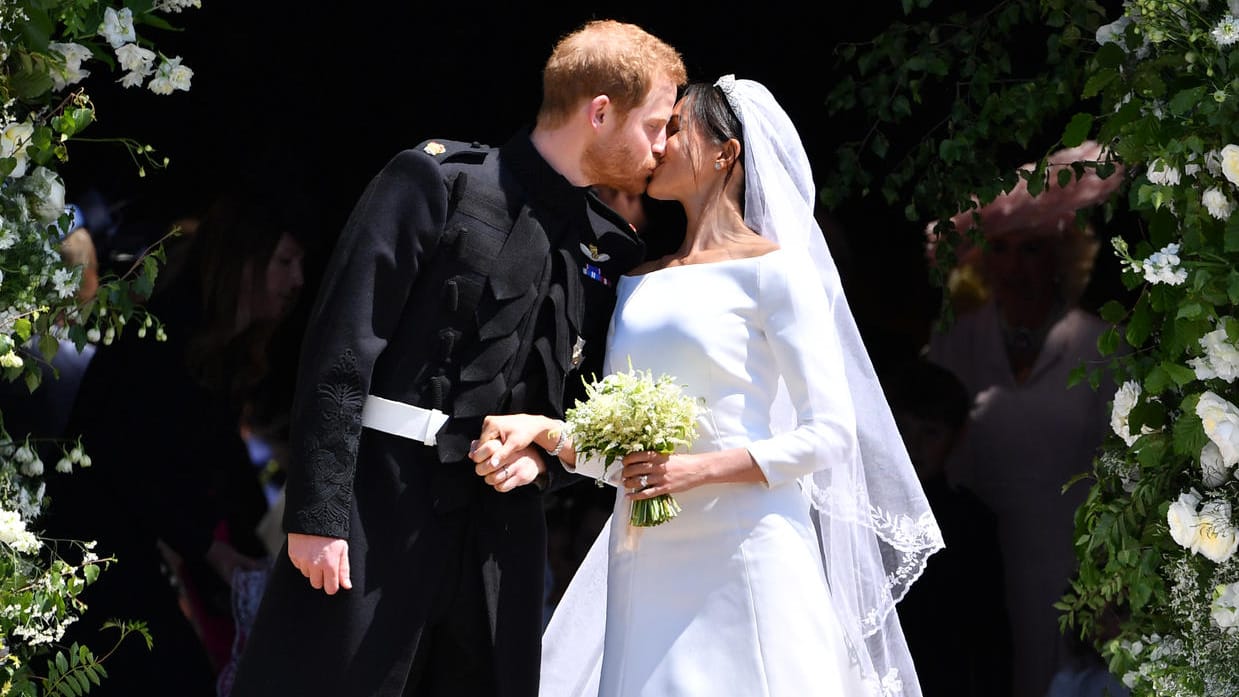 Harry und Meghan: Kurz vor dem Kuss stellte sie ihm eine Frage. Harry und Meghan: Kurz vor dem Kuss stellte sie ihm eine Frage.