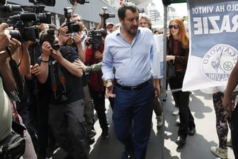 Lega Nord-Chef Matteo Salvini bei der Abstimmung über den Koalitionsvertrag mit der Fünf-Sterne-Bewegung.