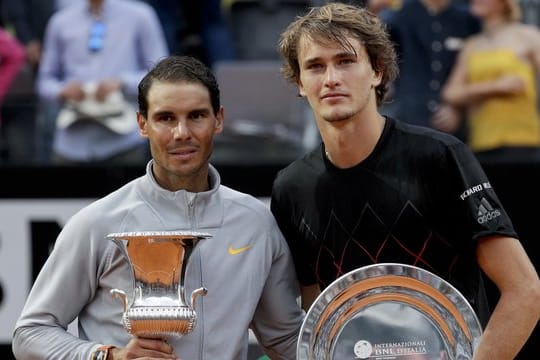 Zum achten Mal hat Rafael Nadal (l) das Masters-Turnier in Rom gewonnen.