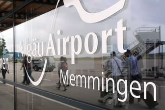Die Polizei hat etliche Schulschwänzer am Flughafen in Memmingen geschnappt.