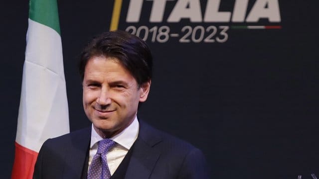 Giuseppe Conte, Universitätsprofessor und Rechtsanwalt, soll Italiens neuer Regierungschef werden. Giuseppe Conte, Universitätsprofessor und Rechtsanwalt, soll Italiens neuer Regierungschef werden.