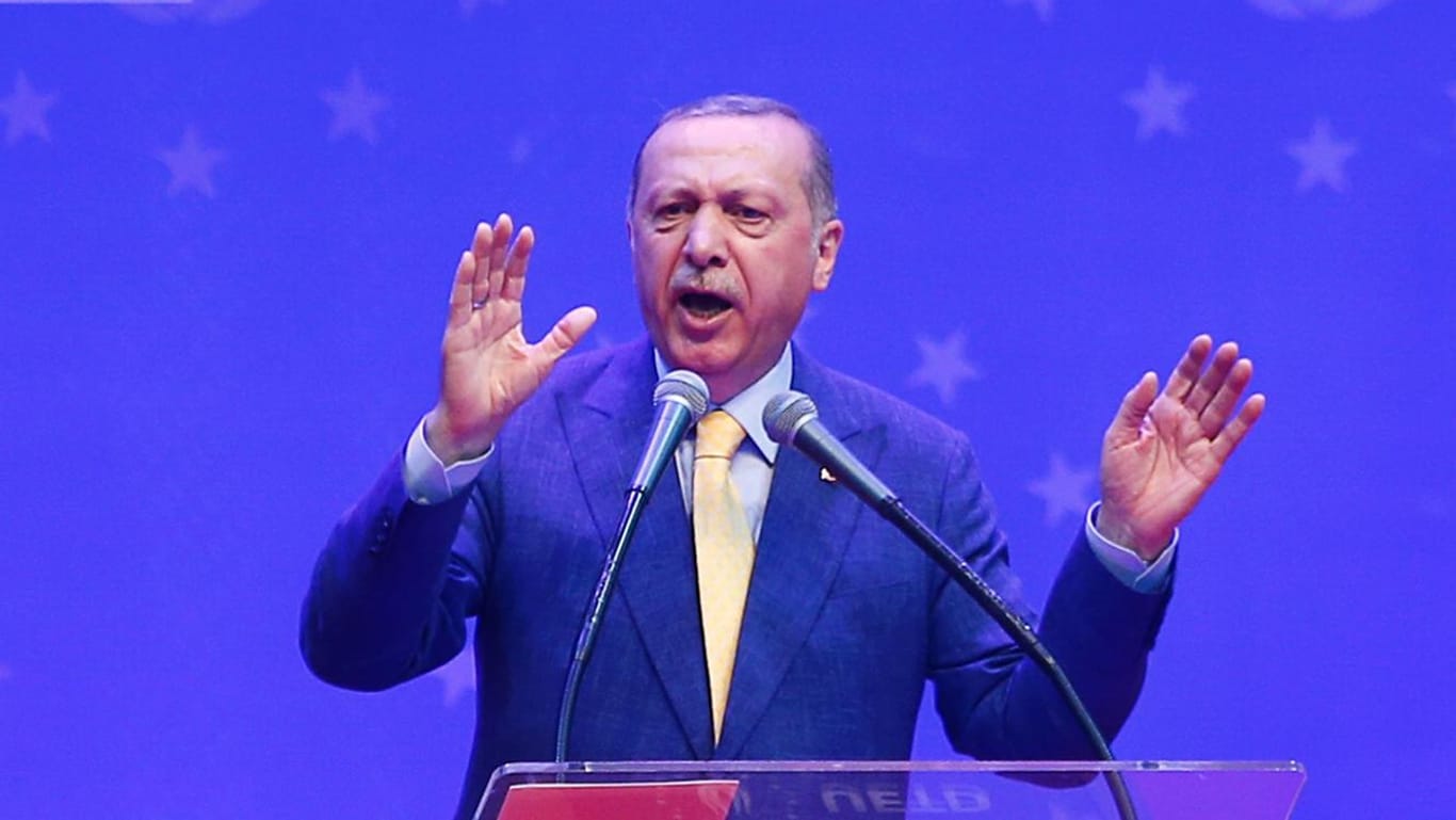 Recep Tayyip Erdogan spricht in Sarajevo: Es war der bisher einzige Wahlkampfauftritt des türkischen Präsidenten im Ausland vor der Wahl am 24. Juni.
