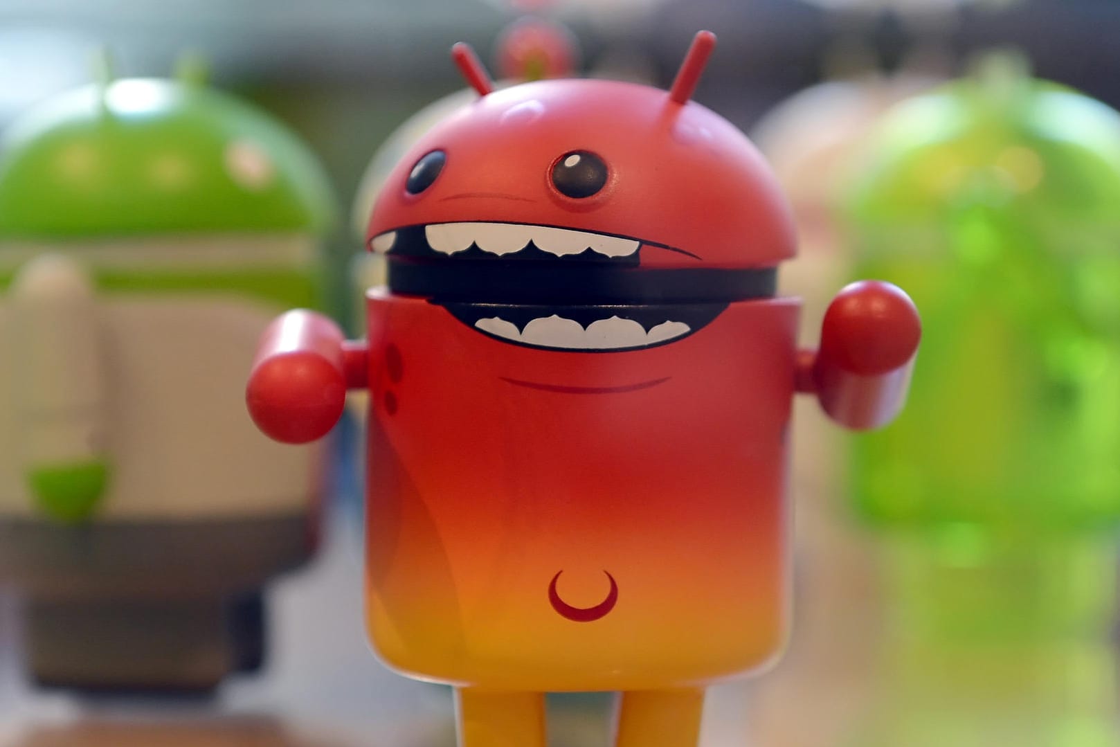 Ein "infiziertes" Bugdroid: Immer wieder schmuggeln Hacker gefährliche Software in den Google Play Store.