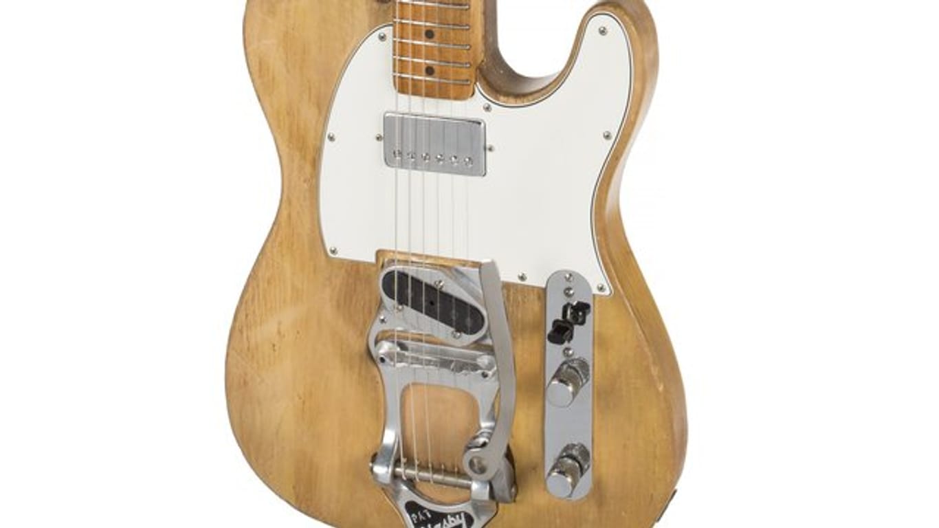 Diese von Bob Dylan gespielte Gitarre hat für 490 000 Dollar einen neuen Besitzer gefunden.