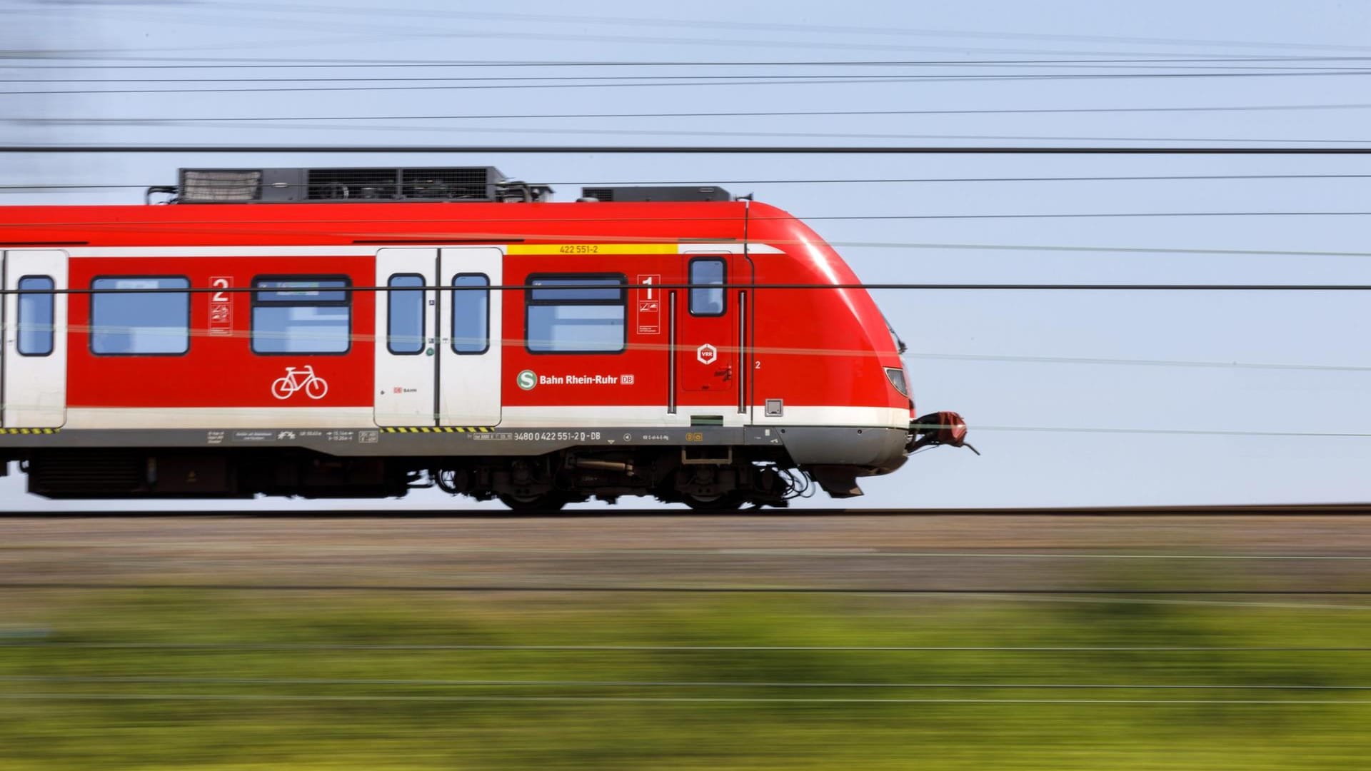 Eine Regionalbahn der Deutschen Bahn: Die Eltern des eingefangenen Ausreißers waren "überglücklich". (Archivbild) Eine Regionalbahn der Deutschen Bahn: Die Eltern des eingefangenen Ausreißers waren "überglücklich". (Archivbild)