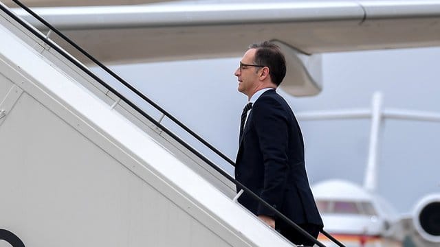 Bundesaußenminister Heiko Maas geht an Bord einer Maschine der Flugbereitschaft. Bundesaußenminister Heiko Maas geht an Bord einer Maschine der Flugbereitschaft.