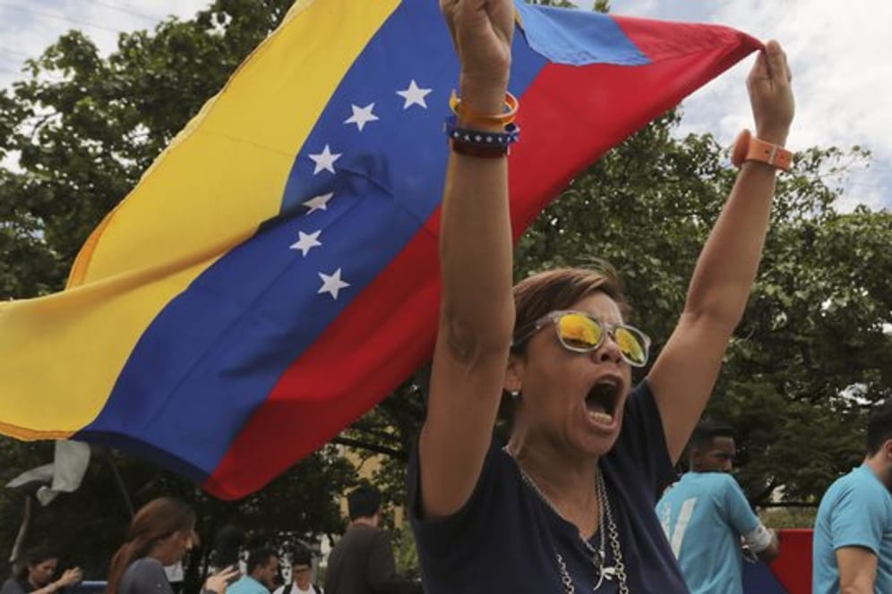 Gegner des Präsidenten Maduro während eines Protestes egen das Ergebnis der Präsidentenwahl.