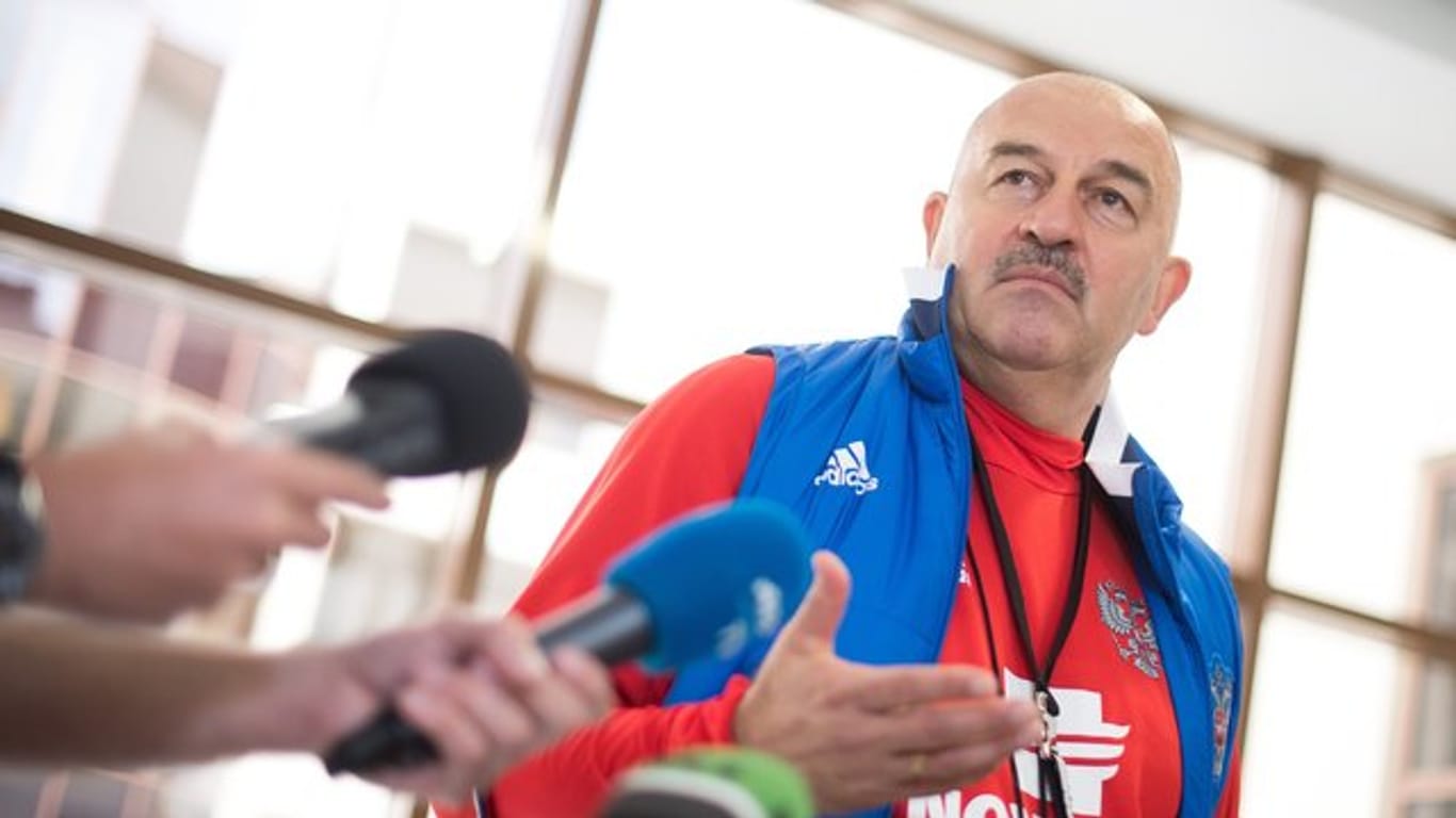 Nationaltrainer Stanislaw Tschertschessow soll Russland zu Ruhm führen.