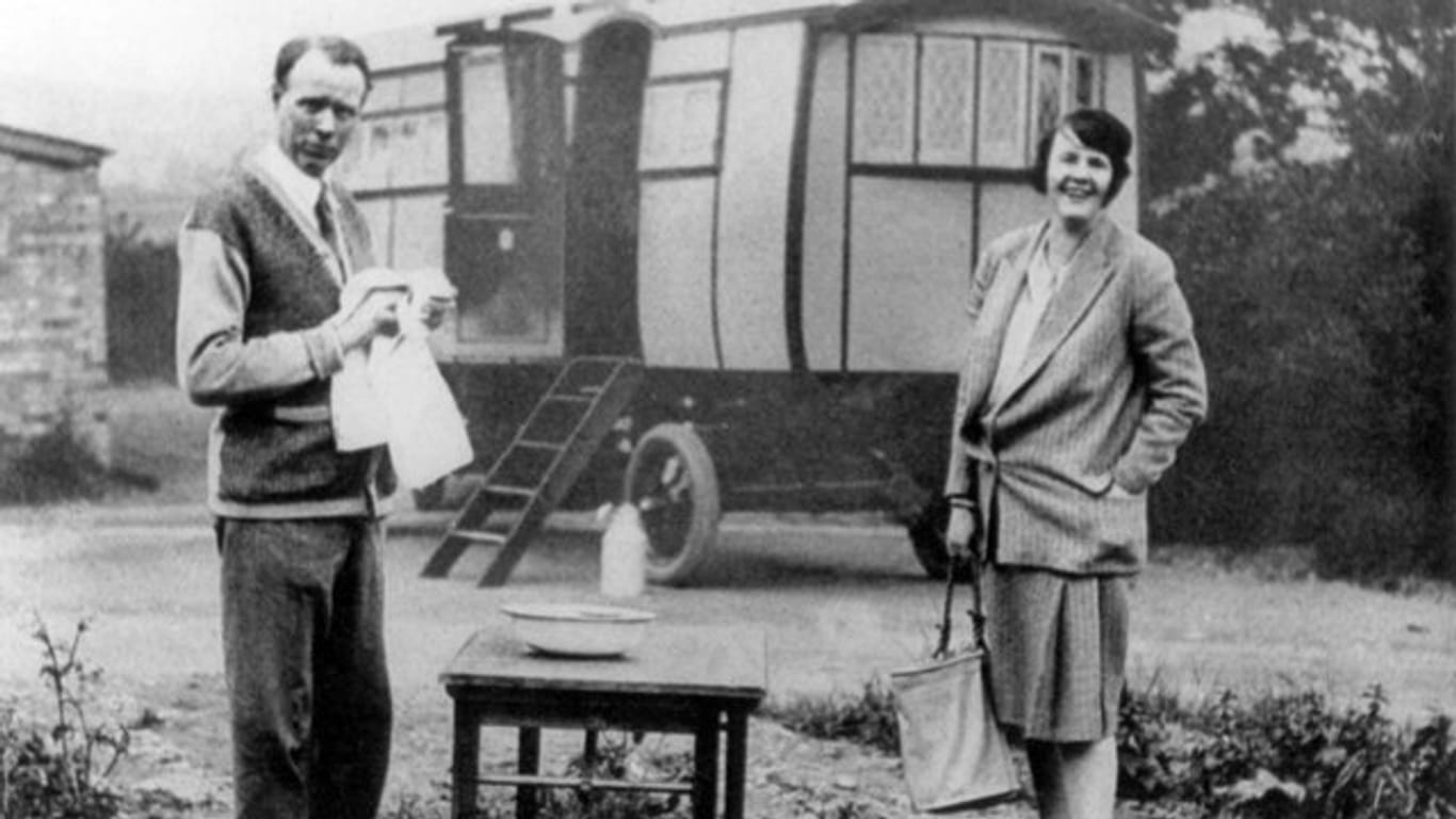 Der amerikanische Schriftsteller Harry Sinclair Lewis mit seiner Frau Dorothy.