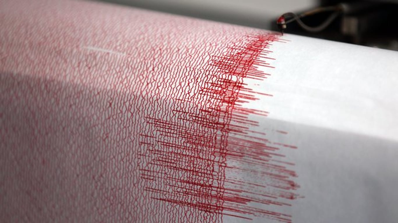 Seismograph einer Erdbebenwarte.