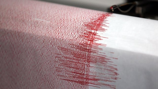 Seismograph einer Erdbebenwarte. Seismograph einer Erdbebenwarte.