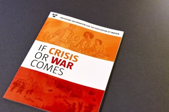 Broschüre "Falls Krise oder Krieg kommt" ("If Crisis or War comes").