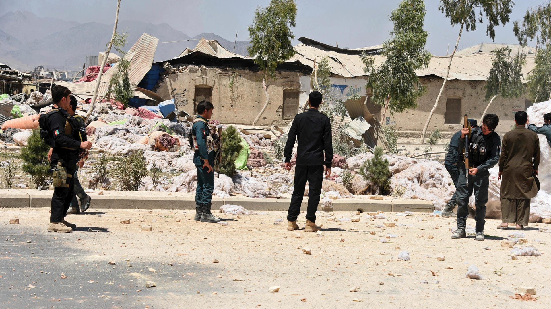 Anschläge der Taliban in Afghanistan: Bisher bekannte sich niemand zur Kleinbus-Explosion. (Archivbild) Anschläge der Taliban in Afghanistan: Bisher bekannte sich niemand zur Kleinbus-Explosion. (Archivbild)