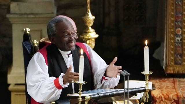 Bischof Michael Bruce Curry, Oberhaupt der Episkopalkirche der USA, bei der Trauung von Meghan Markle und Prinz Harry. Bischof Michael Bruce Curry, Oberhaupt der Episkopalkirche der USA, bei der Trauung von Meghan Markle und Prinz Harry.