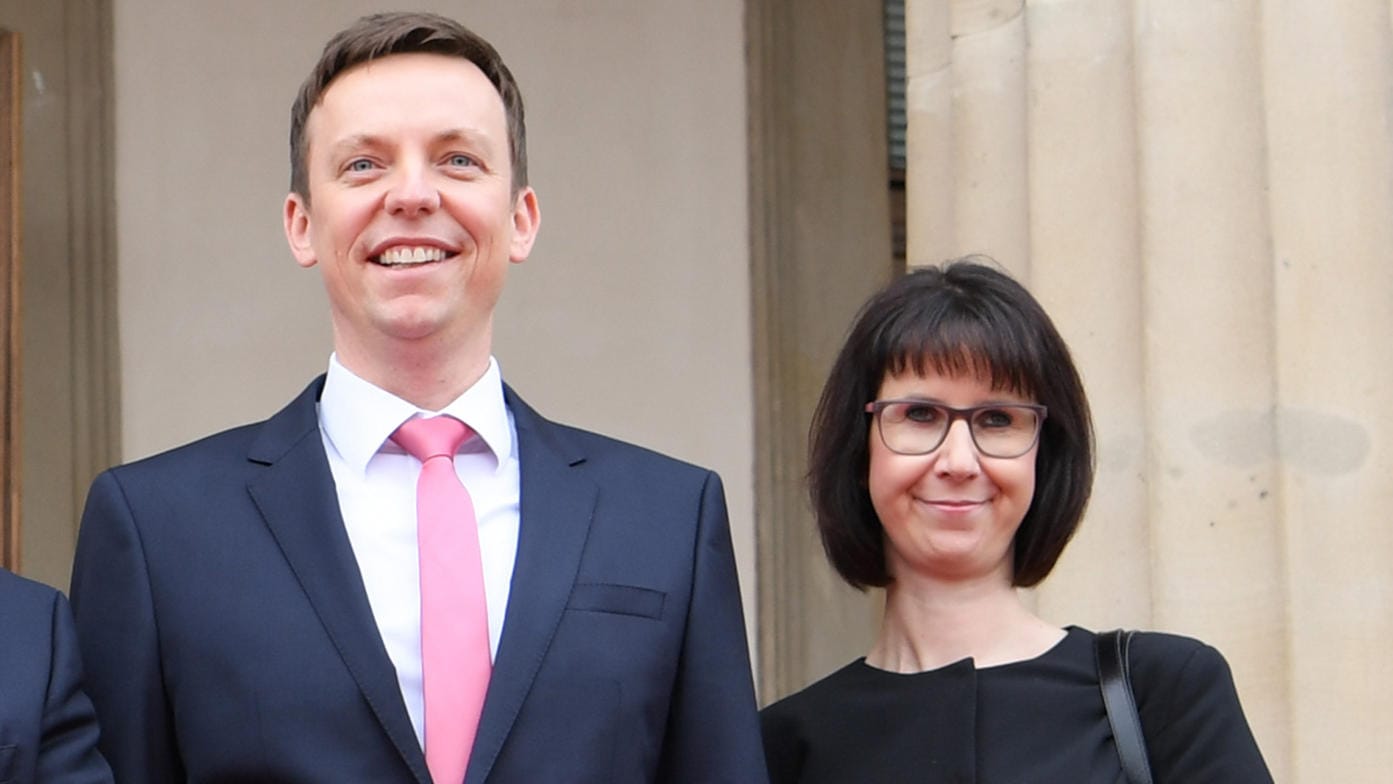 Tobias Hans (CDU, l), Ministerpräsident des Saarlandes, und seine Ehefrau Tanja: Das Geschlecht des Nachwuchses ist noch unbekannt. (Archivbild)