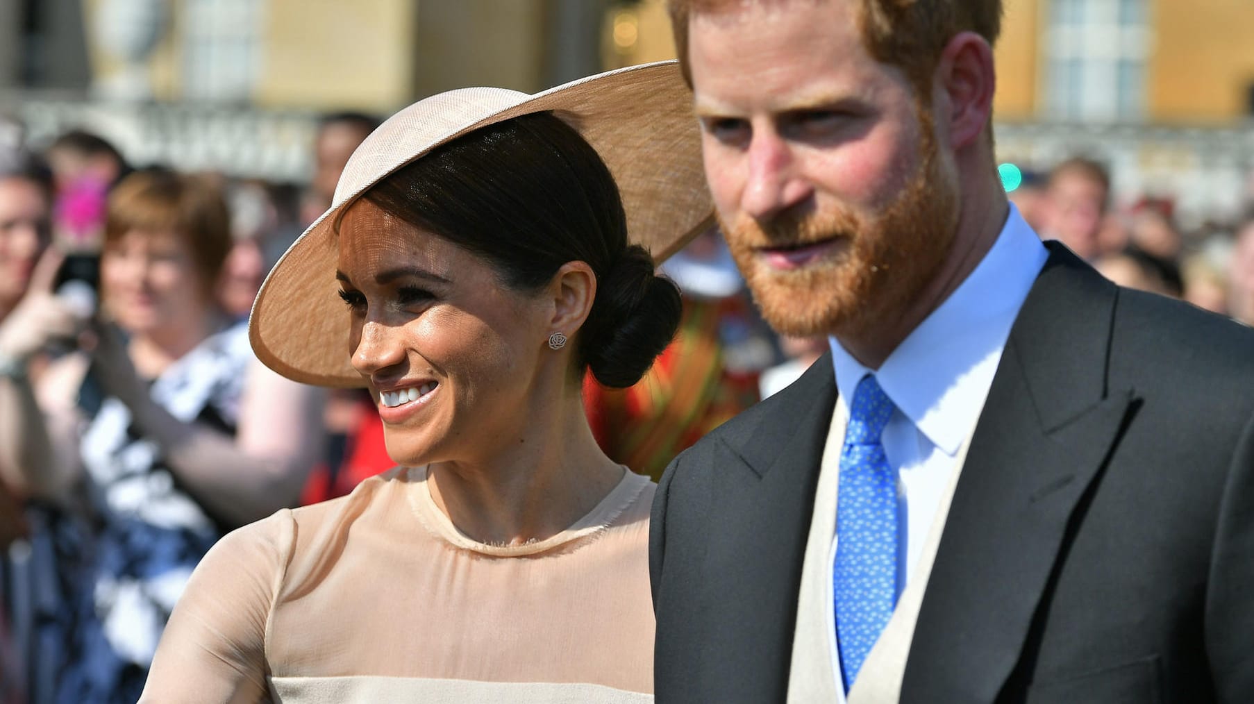 Meghan und Harry: Drei Tage nach der Hochzeit zeigt sich das Paar auf der Gartenparty im Buckingham Palast.