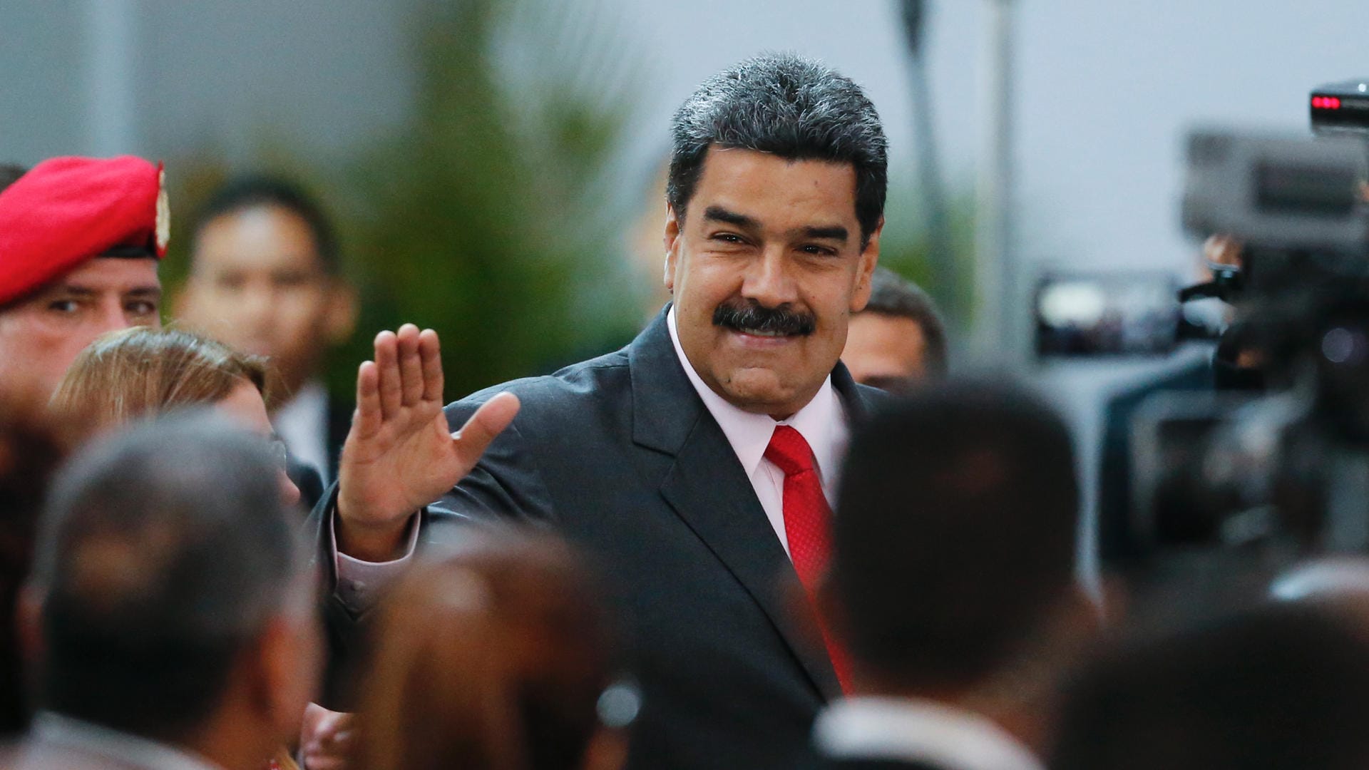 Venezuelas Präsident Nicolás Maduro: "Venezuela darf nicht bedroht werden", sagte der umstrittene Wahlsieger. Venezuelas Präsident Nicolás Maduro: "Venezuela darf nicht bedroht werden", sagte der umstrittene Wahlsieger.