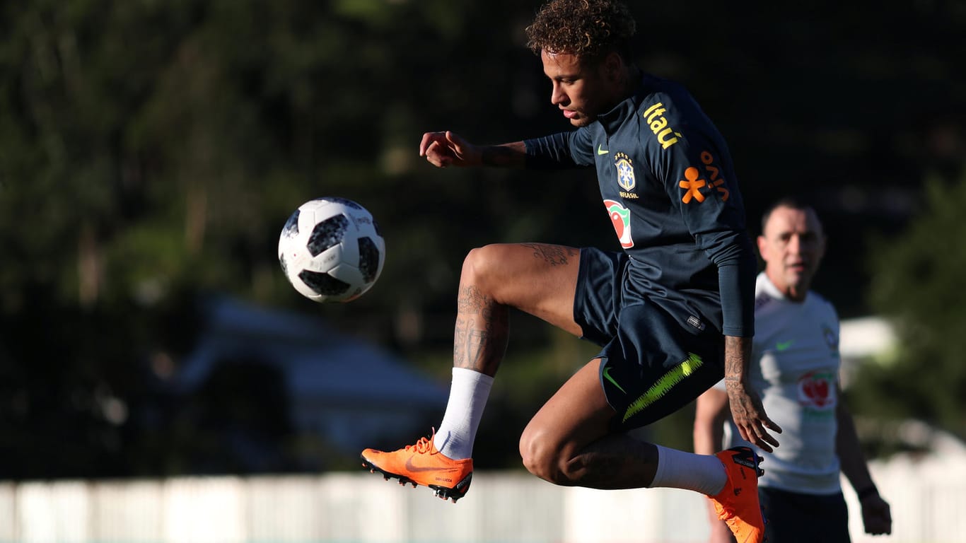 Brazil's soccer player Neymar trains at the Brazilian Soccer Confederation training center in Teresopolis