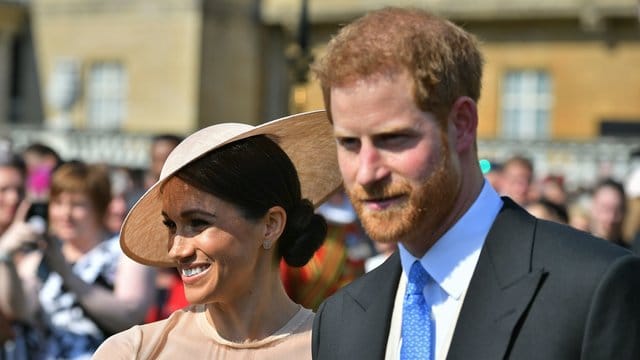 Prinz Harry und Herzogin Meghan beim Gartenfest im Buckingham Palace. Prinz Harry und Herzogin Meghan beim Gartenfest im Buckingham Palace.