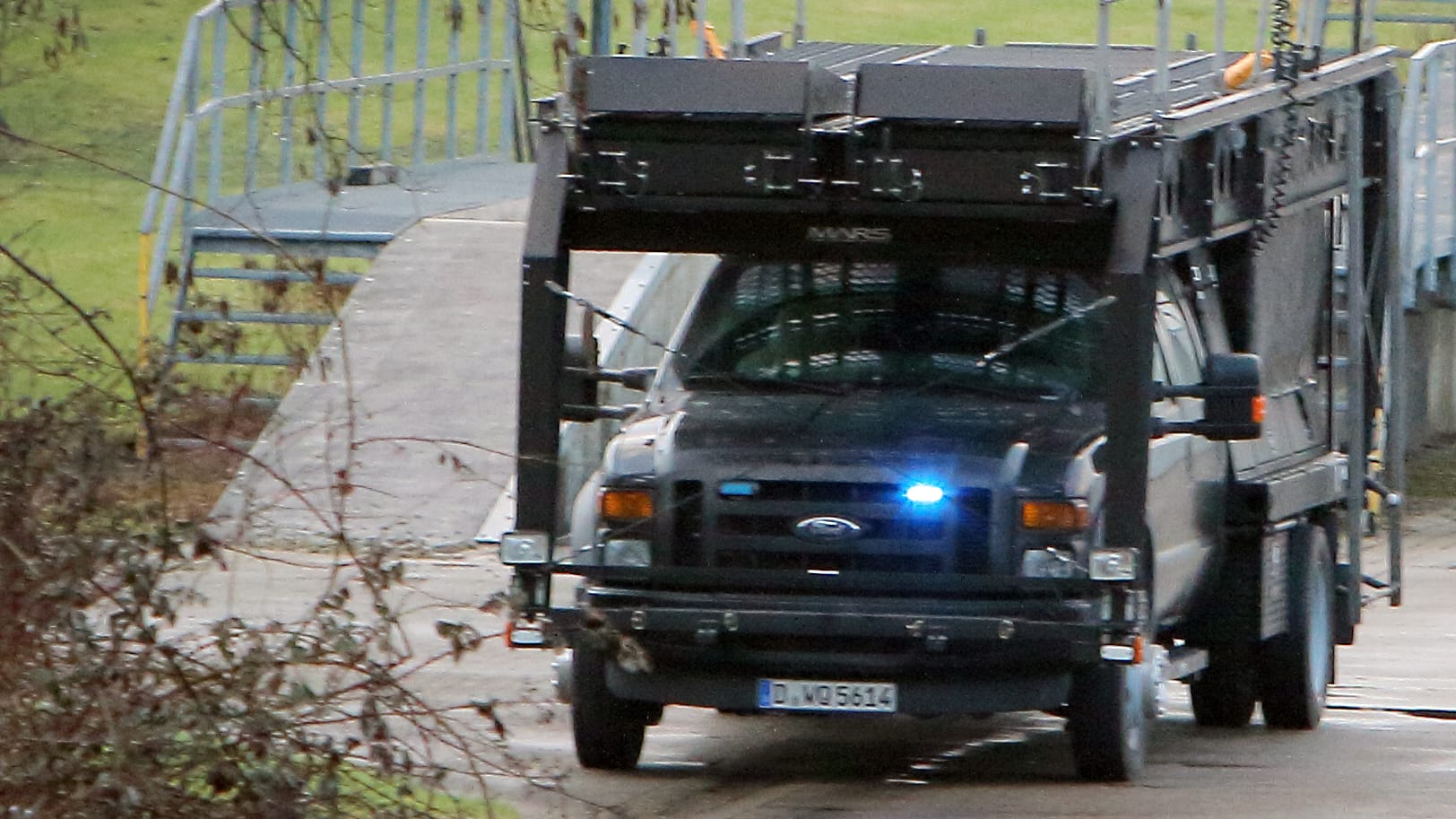 Das Spezialfahrzeug "Patriot 3 Mars": Der wuchtige Geländewagen ist eine Spezialanfertigung eines US-Herstellers. Das Spezialfahrzeug "Patriot 3 Mars": Der wuchtige Geländewagen ist eine Spezialanfertigung eines US-Herstellers.