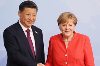 Chinas Staatspräsident Xi Jinping und Bundeskanzlerin Angela Merkel beim G 20 Gipfel 2018: Merkel reist am heutigen Mittwoch zum elften Mal nach China.