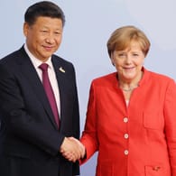 Chinas Staatspräsident Xi Jinping und Bundeskanzlerin Angela Merkel beim G 20 Gipfel 2018: Merkel reist am heutigen Mittwoch zum elften Mal nach China.