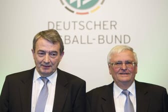 Wolfgang Niersbach (links, 2012 bis 2015) und Dr. Theo Zwanziger (2006 bis 2012) leiteten neun Jahre die Geschicke des Deutschen Fußball-Bundes.