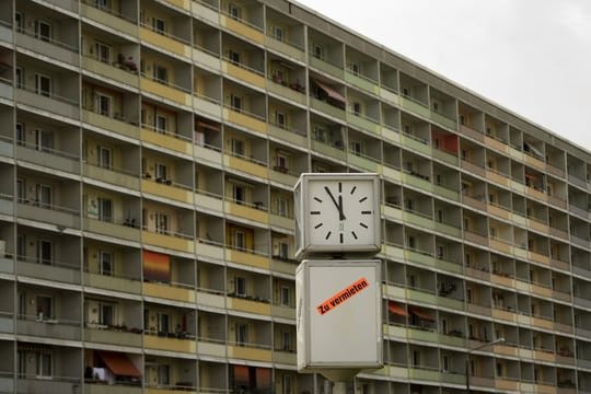 DDR-Plattenbau im sächsischen Hoyerswerda: In Deutschland geht die soziale Schere immer weiter auseinander - und die Ghetto-Bildung nimmt zu.