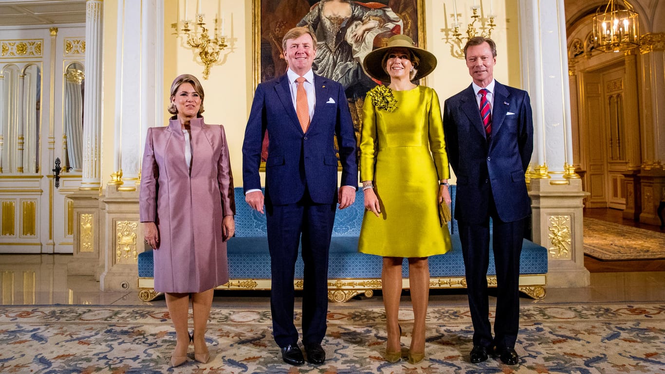 König Willem-Alexander und Königin Máxima: Hier posieren sie mit ihren Gastgeber, Großherzog Henri von Luxemburg und seiner Frau Großherzogin Maria Teresa.
