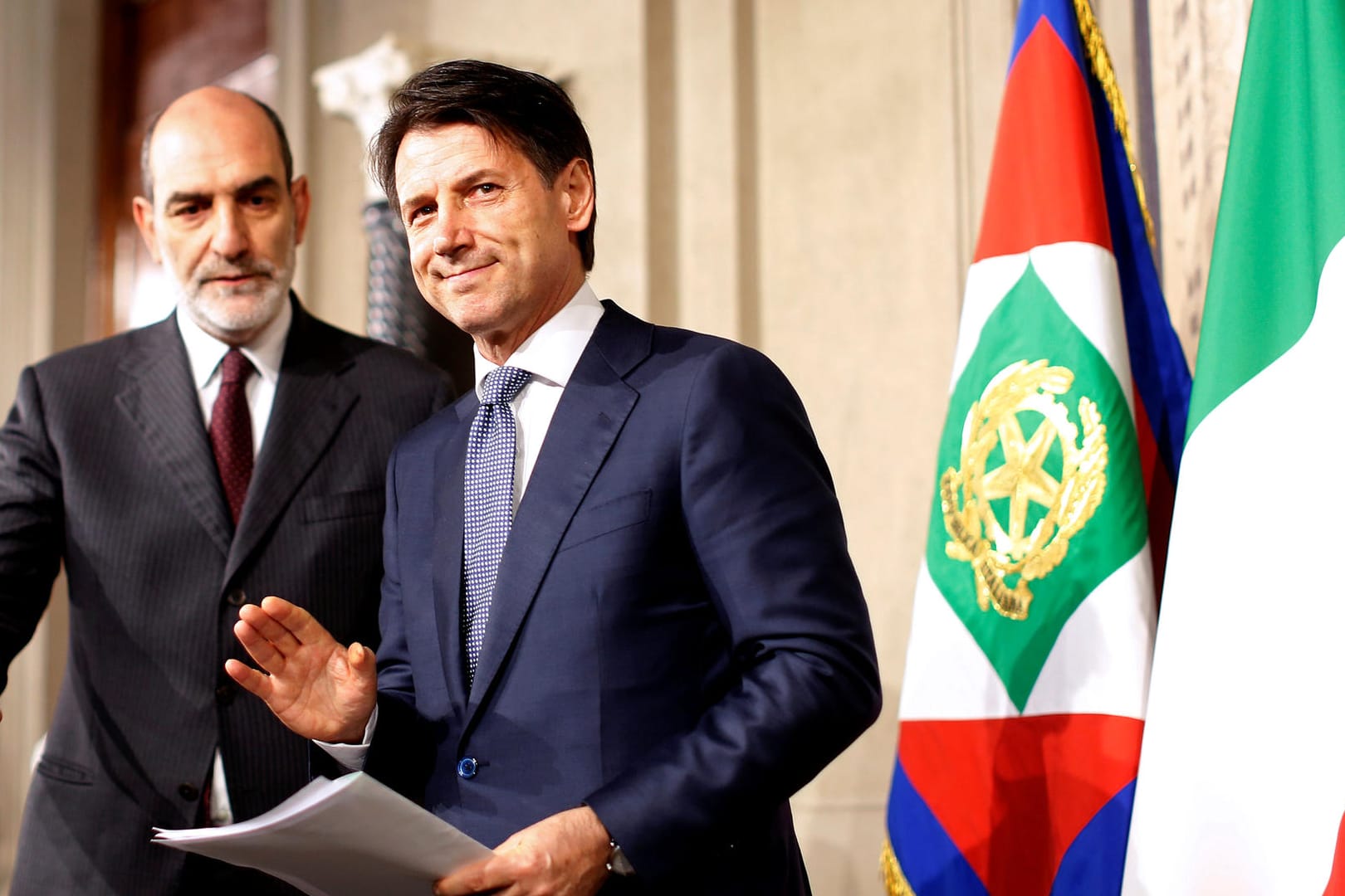 Giuseppe Conte (r.): Der italienische Staatspräsident Sergio Mattarella (l.) hat den Juristen mit der Regierungsbildung beauftragt.
