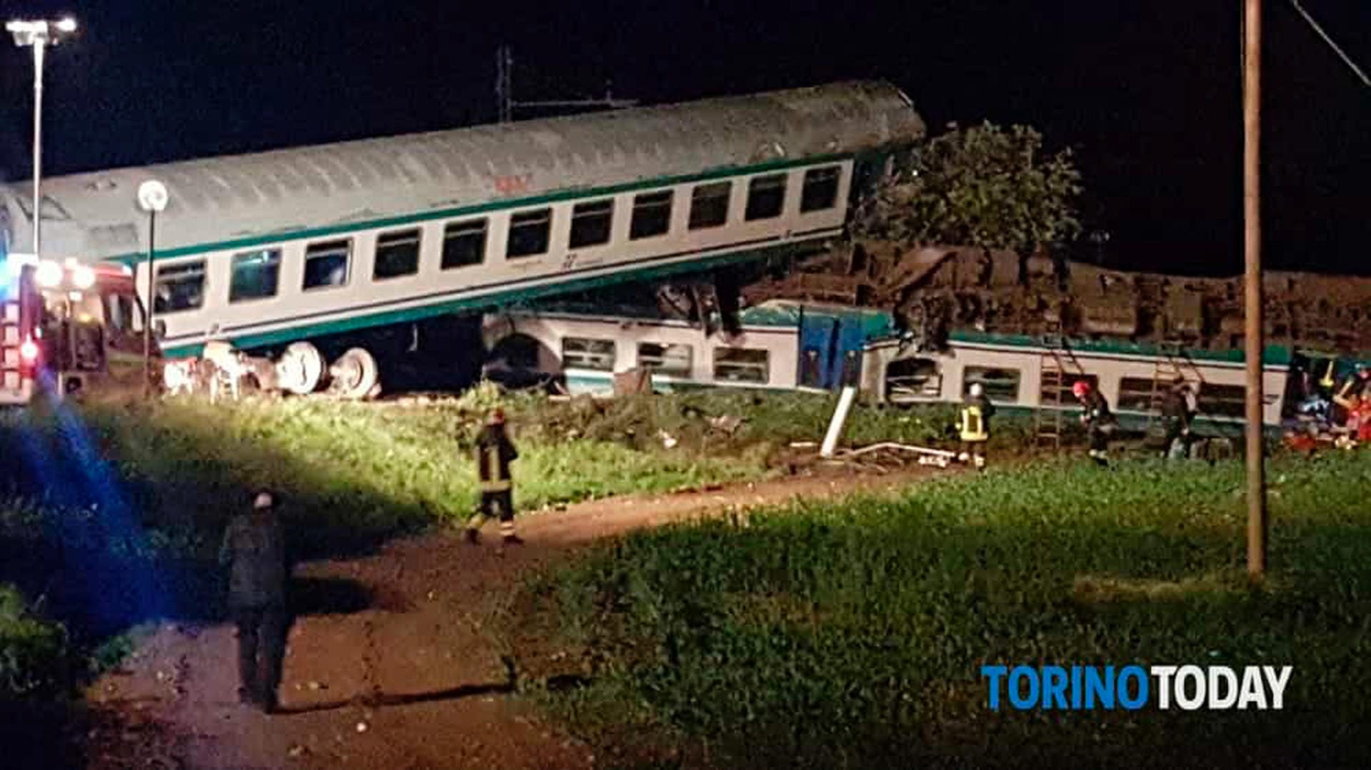 Entgleiste Wagons nach dem Zugunglück in Italien: Zwei Menschen sind dabei ums Leben gekommen. Entgleiste Wagons nach dem Zugunglück in Italien: Zwei Menschen sind dabei ums Leben gekommen.