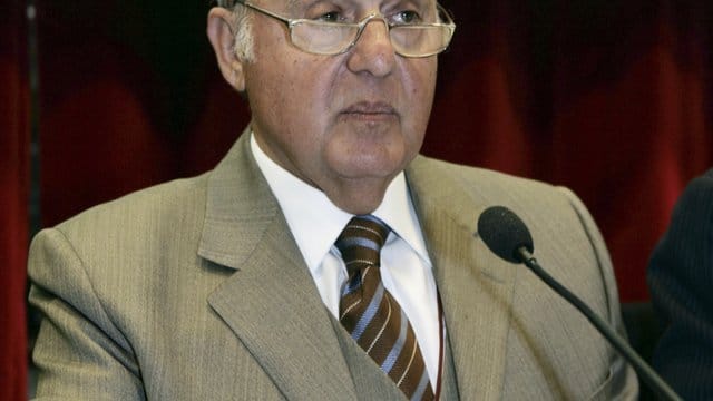 Nach den Wünschen der Lega soll der Ökonom und Euro-Kritiker Paolo Savona neuer italienischer Finanzminister werden. Nach den Wünschen der Lega soll der Ökonom und Euro-Kritiker Paolo Savona neuer italienischer Finanzminister werden.