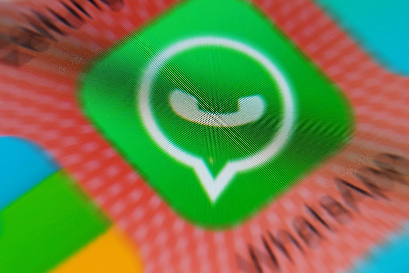 WhatsApp: In dem Messenger-Dienst wird ein Kettenbrief mit einer vermeintlichen "Porno-Warnung" weiter verbreitet.