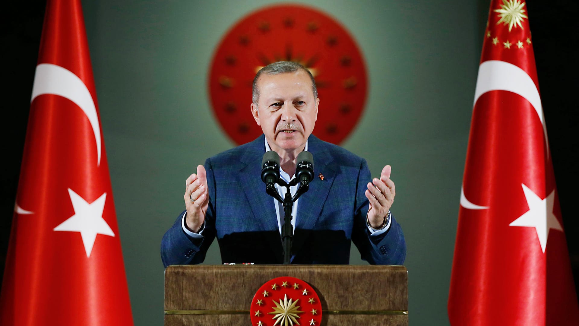 Recep Tayyip Erdogan: Der türkische Präsident macht ausländische Verschwörer für den Verfall der Lira verantwortlich.