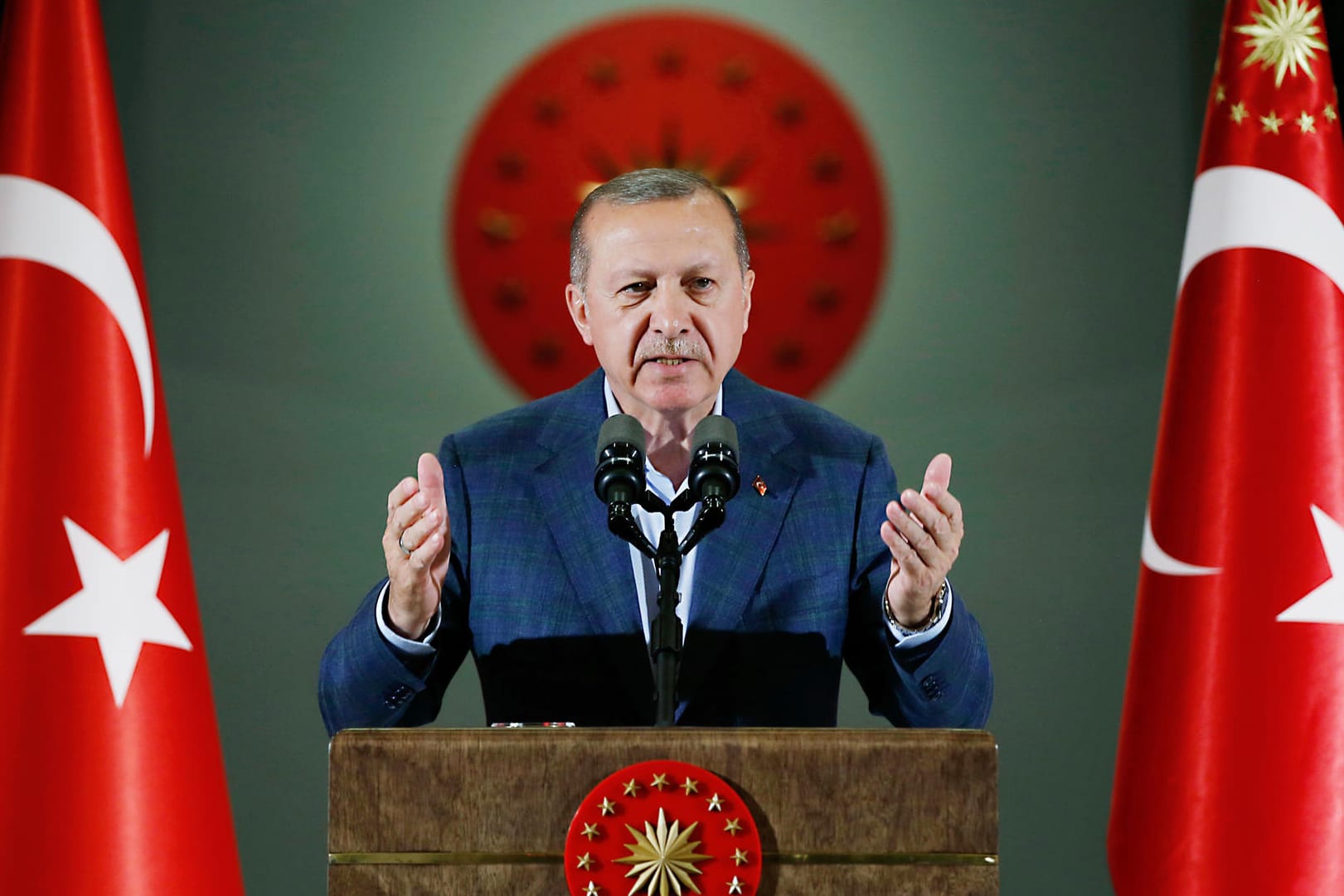 Recep Tayyip Erdogan: Der türkische Präsident macht ausländische Verschwörer für den Verfall der Lira verantwortlich.