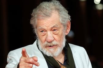 Der britische Schauspieler Ian McKellen kritisiert Hollywood.