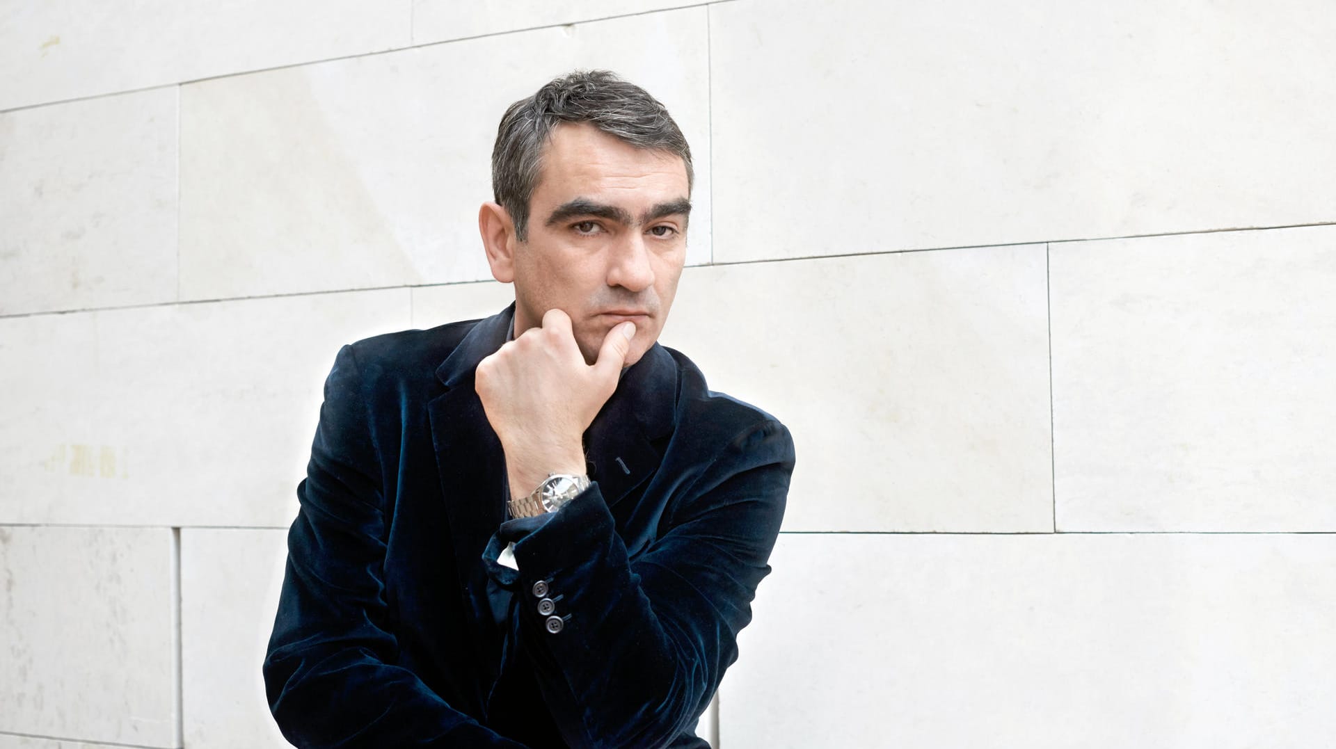 Nicolaus Schafhausen: Der Direktor der Kunsthalle Wien legt seinen Posten nieder – aus politischen Gründen. Nicolaus Schafhausen: Der Direktor der Kunsthalle Wien legt seinen Posten nieder – aus politischen Gründen.