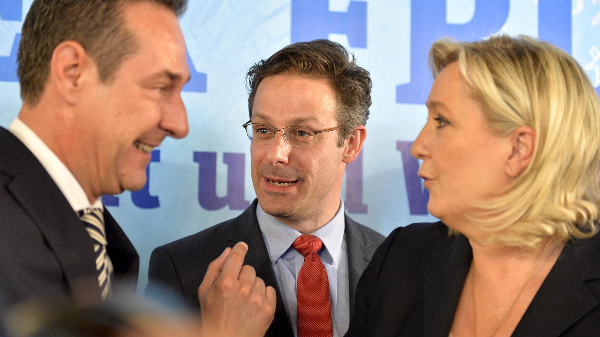 Strache, Pretzell und Le Pen: Die Rechtsaußen im EU-Parlament müssen sehr wahrscheinlich über 400.000 Euro Spesen an die Parlamentsverwaltung zurückzahlen.