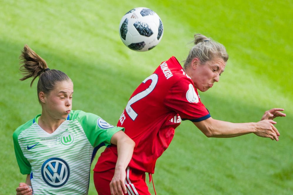 Kopfballduell: In den verschiedenen Ligen setzen die Spieler den Kopf unterschiedlich oft ein.