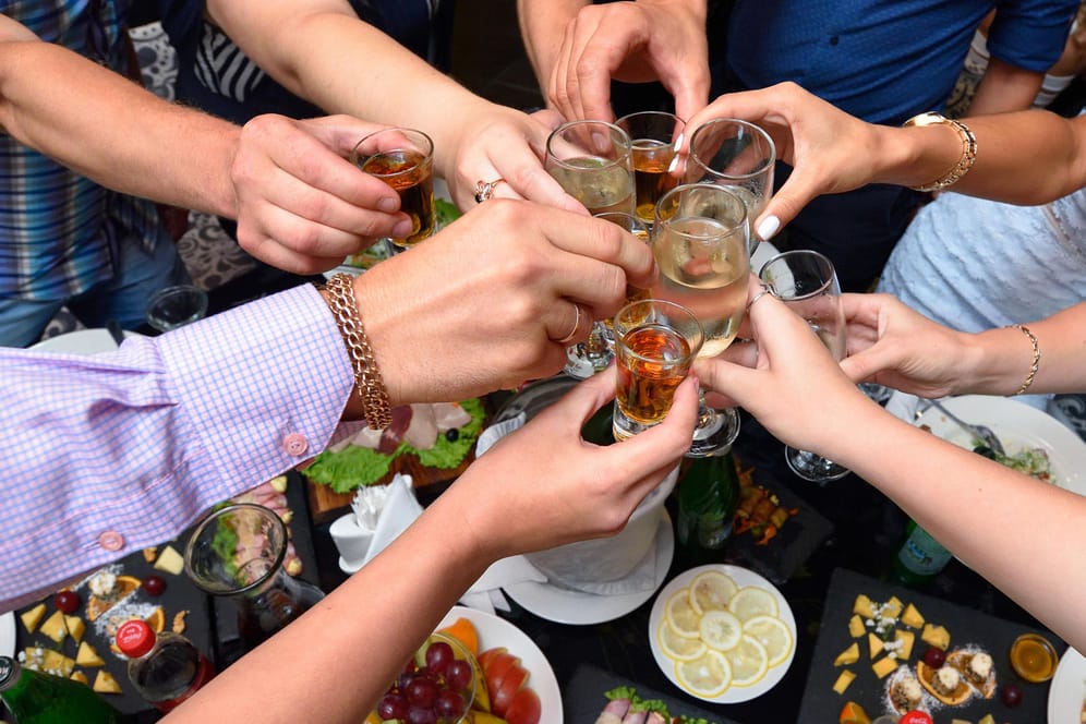 Feiern: Besonders Wodka wird in Russland in großen Mengen getrunken.