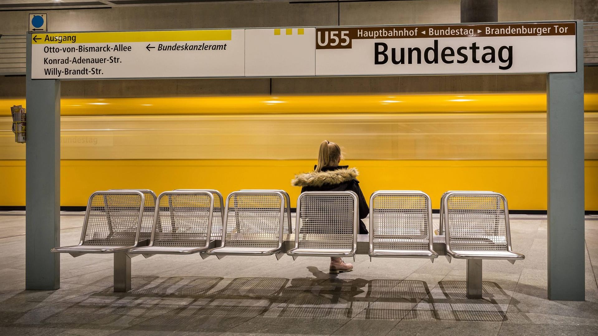 Die U-Bahn-Station Bundestag der Linie U55: Die Kanzler-U-Bahn soll für ein halbes Jahr gesperrt werden. Die U-Bahn-Station Bundestag der Linie U55: Die Kanzler-U-Bahn soll für ein halbes Jahr gesperrt werden.
